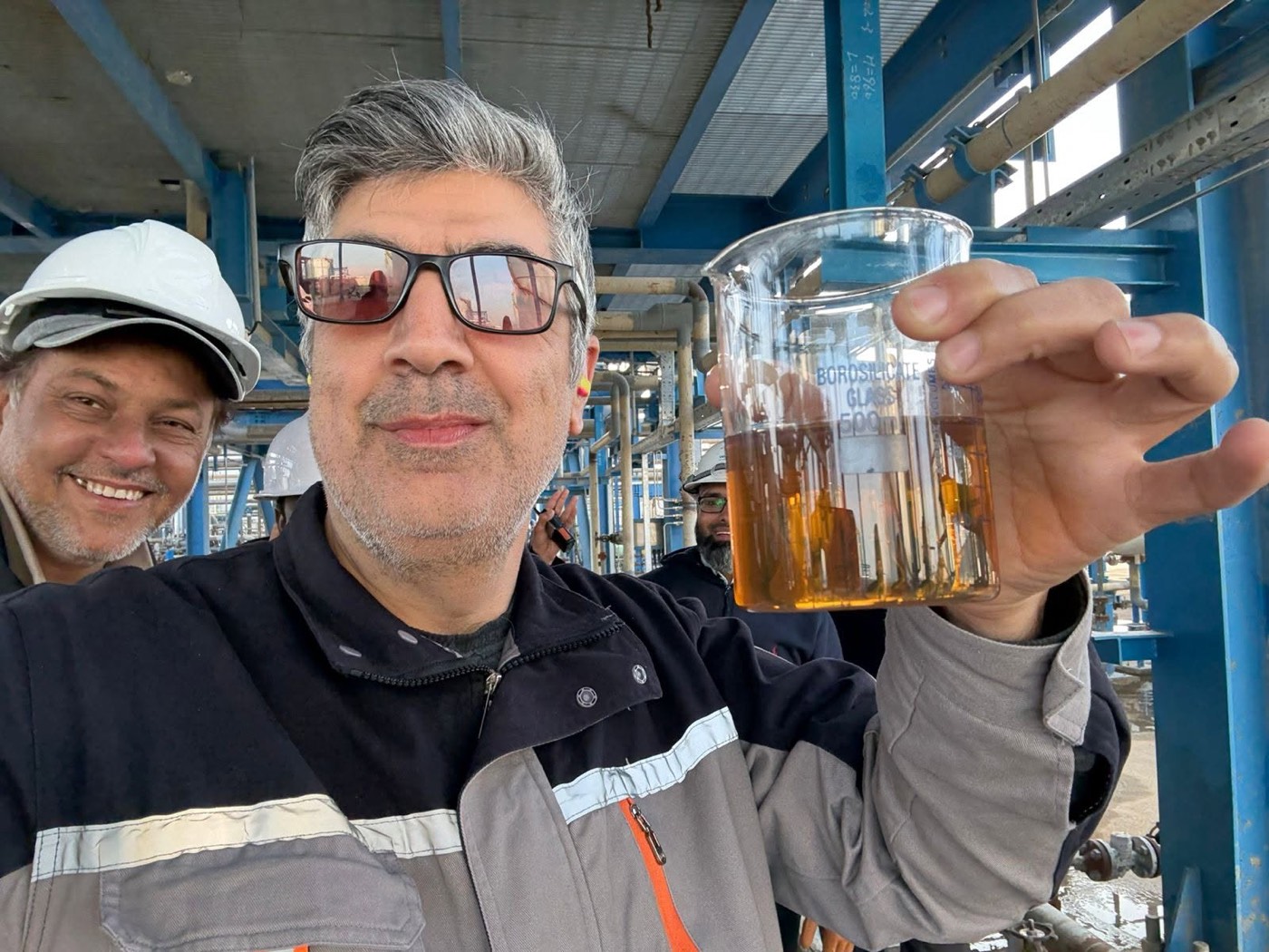 Wataniya Bitumen produces its first Vacuum Distillation Unit products.